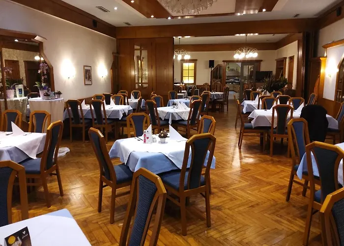 Hotel-gasthof-fleischerei - Zur Alten Post فندق